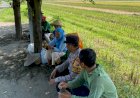 Polisi-Cinta-Petani,-Bripka-Murtadoh-Ngobrol-Ketahanan-Pangan-dengan-Warga-Bakungtemenggungan-Balongbendo
