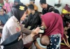 Polwan-Polresta-Sidoarjo-Beri-Pelayanan-Keluarga-Korban-di-Ponpes-Al-Khoziny