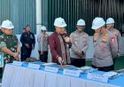 Kapolri-Tinjau-Pabrik-Pupuk-Batu-Bara-di-Kampar,-Lepas-Distribusi-80-Ton-Pupuk-untuk-Kelompok-Tani-Riau
