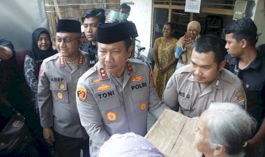 Jumat-Curhat-Kapolda-Jatim-Libatkan-Tim-Dokter-Kepolisian-Periksa-Warga-yang-Sakit