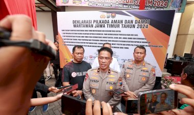 Buka-Turnamen-Bulutangkis-Antar-Media,-Waka-Polda-Jatim-dan-Insan-Pers-Gelar-Deklarasi-Pilkada-Damai