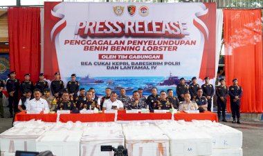 DIRKRIMSUS-POLDA-KEPRI-HADIRI-KEGIATAN-KONFERENSI-PERS-PENYELUDUPAN-BENIH-BENING-LOBSTER-SEBANYAK-237.305-BENIH-BENING-LOBSTER-SENILAI-23,6-MILIAR-RUPIAH