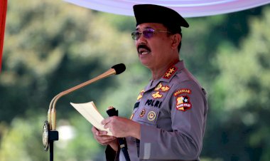 Kakorsabhara-Polri-Pimpin-Apel-Gelar-Pasukan-Kesiapan-Pengamanan-Pilkada-2024-di-Polda-Jatim