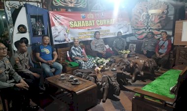 Kapolsek-Porong-Sambangi-Tokoh-Masyarakat,-Ajak-Warga-Jaga-Kondusivitas-Jelang-Pemungutan-Suara-Pilkada-2024