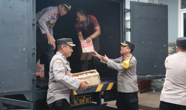 Polres-Mojokerto-Kota-Dirikan-Posko-Tanggap-Bencana-dan-Beri-Bantuan-Sembako-untuk-Warga-Terdampak-Banjir