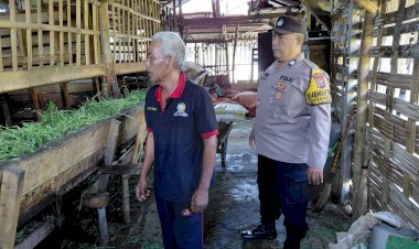 Bhabinkamtibmas-Polsek-Tulangan,-Motivasi-Peternak-Kambing-Tingkatkan-Produksi-Ketahanan-Pangan
