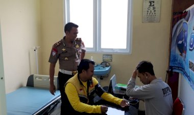 Sambut-Hari-Lalu-Lintas-Bhayangkara,-Satlantas-Polres-Lumajang-Gelar-Cek-Kesehatan-Gratis-Driver-Ojol