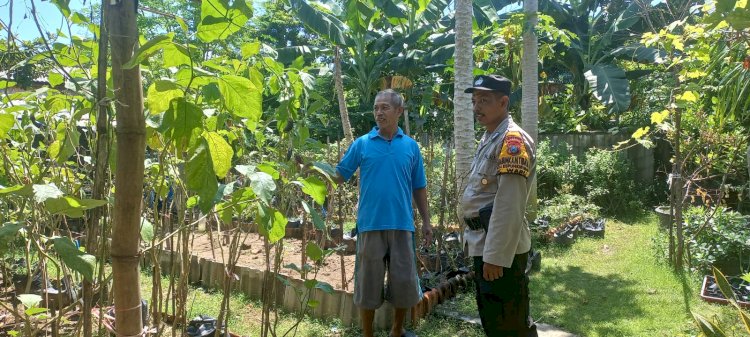 Polisi Motivasi Warga Desa Kepuh Kiriman Manfaatkan Lahan Ketahanan Pangan untuk Bertanam Sayur