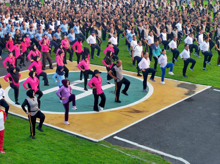 Soliditas Polda Jatim Bersama TNI dan Forkopimda Olahraga Bersama Sambut Hari Bhayangkara ke -79