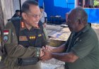 Perkuat-Sinergi,-Kasatgas-Humas-Ops-Damai-Cartenz-Silaturahmi-dengan-Ketua-Dewan-Adat-Pegunungan-Bintang