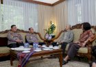 Anjangsana-HUT-Bhayangkara-ke-79,-Polri-Kunjungi-Mantan-Kapolri-Jenderal-(Purn)-Roesdihardjo