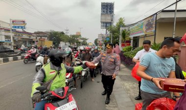 Menebar-Kebaikan-di-Bulan-Suci,-Polsek-Gedangan-Berbagi-untuk-Sesama