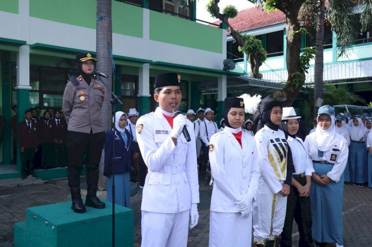 Upacara Hari Kartini Wakapolres Situbondo Motivasi Pelajar Jadi Generasi Indonesia Hebat