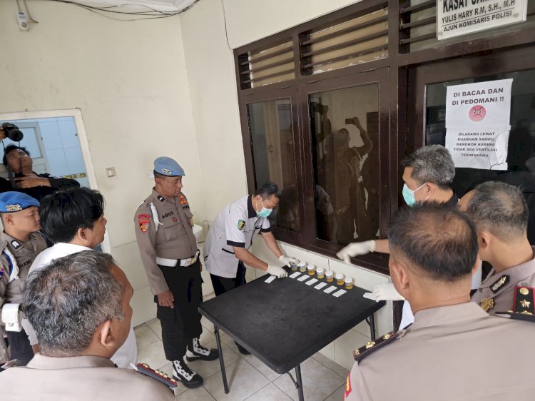 Mendadak! Polres Madiun Gelar Test Urine Bagi PJU dan Kapolsek Wujudkan Zero Narkoba